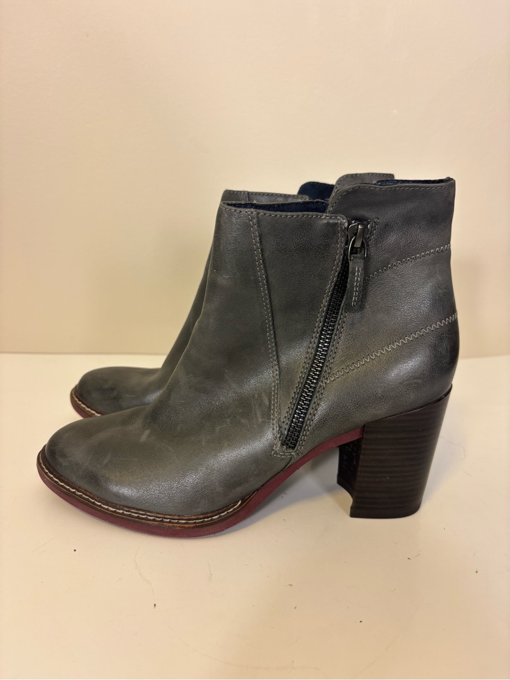 Tamaris Gray Leather Ankle Booties Side Zip Block Heel Womens 40 US 8.5